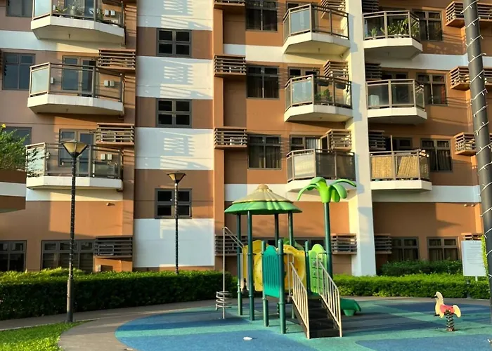 Bay Sunset In Pasay With Balcony,pool, Fast Wifi Near Naia Airport , Moa, Picc, Us Embassy Apartment
