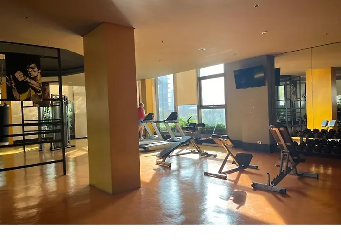 Bay Sunset In Pasay With Balcony,pool, Fast Wifi Near Naia Airport , Moa, Picc, Us Embassy Apartment