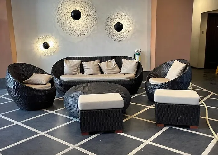 Apartment Bay Sunset In Pasay With Balcony,pool, Fast Wifi Near Naia Airport , Moa, Picc, Us Embassy Manila