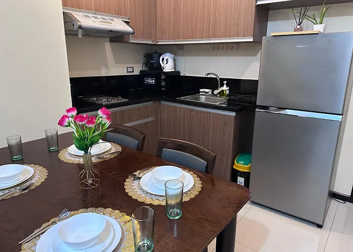 Bay Sunset In Pasay With Balcony,pool, Fast Wifi Near Naia Airport , Moa, Picc, Us Embassy Apartment *