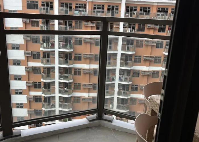 Apartment Bay Sunset In Pasay With Balcony,pool, Fast Wifi Near Naia Airport , Moa, Picc, Us Embassy Manila