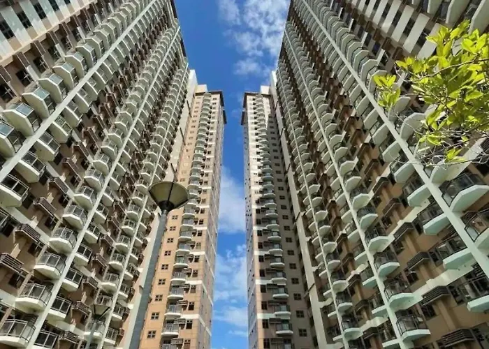 Bay Sunset In Pasay With Balcony,pool, Fast Wifi Near Naia Airport , Moa, Picc, Us Embassy *