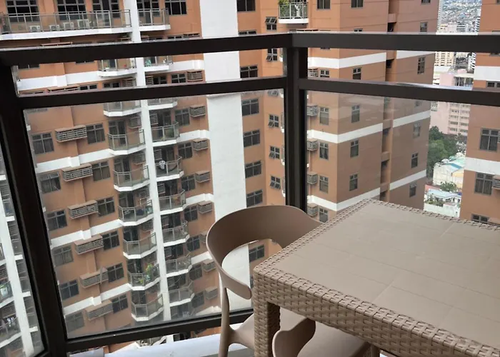 Bay Sunset In Pasay With Balcony,pool, Fast Wifi Near Naia Airport , Moa, Picc, Us Embassy Apartment Manila