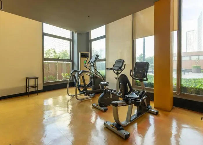 Apartment Bay Sunset In Pasay With Balcony,pool, Fast Wifi Near Naia Airport , Moa, Picc, Us Embassy Manila