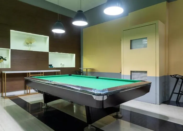 Bay Sunset In Pasay With Balcony,pool, Fast Wifi Near Naia Airport , Moa, Picc, Us Embassy Apartment Manila