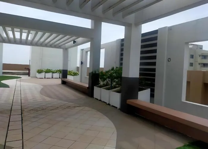 Bay Sunset In Pasay With Balcony,pool, Fast Wifi Near Naia Airport , Moa, Picc, Us Embassy *