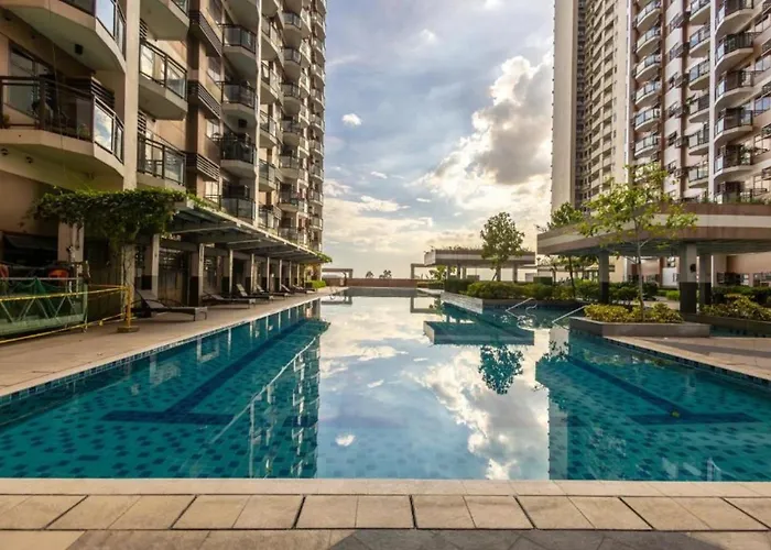 Bay Sunset In Pasay With Balcony,pool, Fast Wifi Near Naia Airport , Moa, Picc, Us Embassy Apartment Manila
