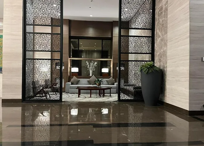 Bay Sunset In Pasay With Balcony,pool, Fast Wifi Near Naia Airport , Moa, Picc, Us Embassy Apartment