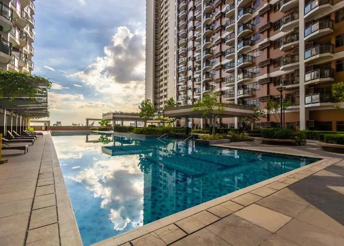 Bay Sunset In Pasay With Balcony,pool, Fast Wifi Near Naia Airport , Moa, Picc, Us Embassy Manila