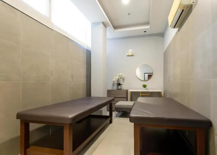 Apartment Bay Sunset In Pasay With Balcony,pool, Fast Wifi Near Naia Airport , Moa, Picc, Us Embassy *