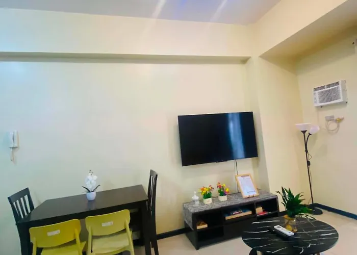 Bay Sunset In Pasay With Balcony,pool, Fast Wifi Near Naia Airport , Moa, Picc, Us Embassy Apartment *