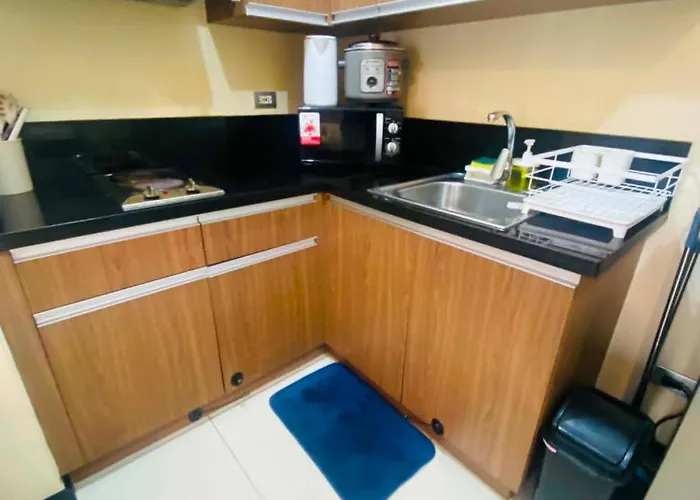 Bay Sunset In Pasay With Balcony,pool, Fast Wifi Near Naia Airport , Moa, Picc, Us Embassy Apartment *
